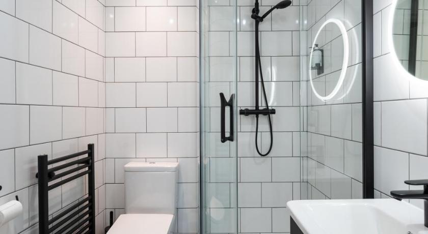 Image of Deluxe Double Room with Shower 11