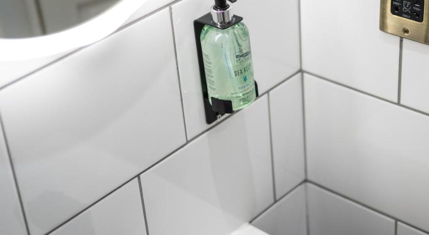 Image of Deluxe Double Room with Shower 3