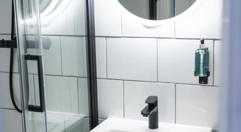 Image of Deluxe Double Room with Shower 0