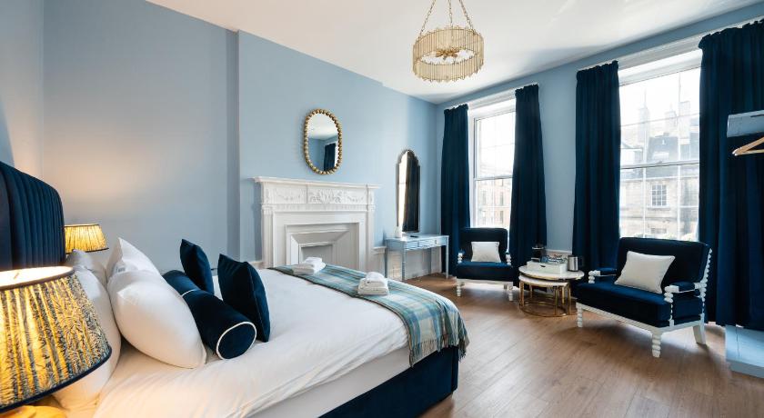 Image of Deluxe Double Room with Shower 3