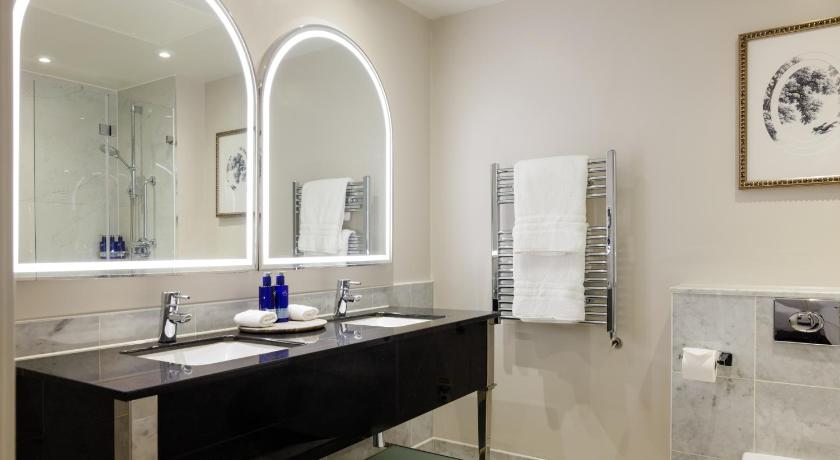 Image of King Junior Suite 8
