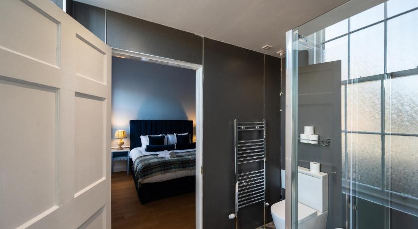 Image of Deluxe Double Room with Shower 4
