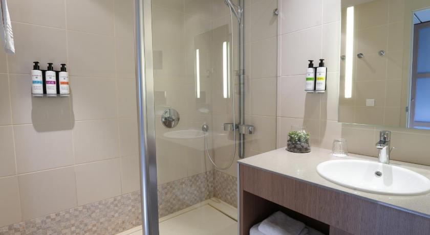 Image of Deluxe Room 1 King Bed 5
