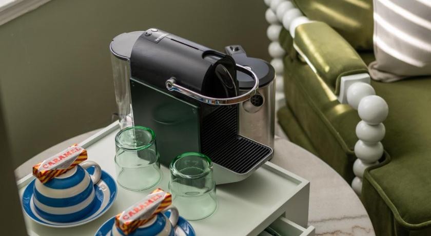 Image of Deluxe Double Room with Shower 7