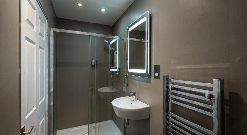 Image of Deluxe Double Room with Shower 1