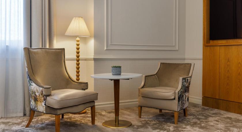 Image of King Premier Room 14