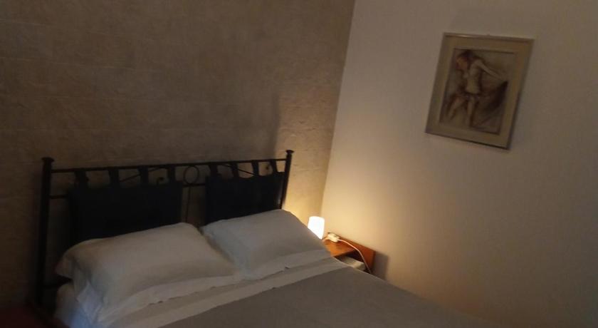 Image of Double or Twin Room with Shared Bathroom 1