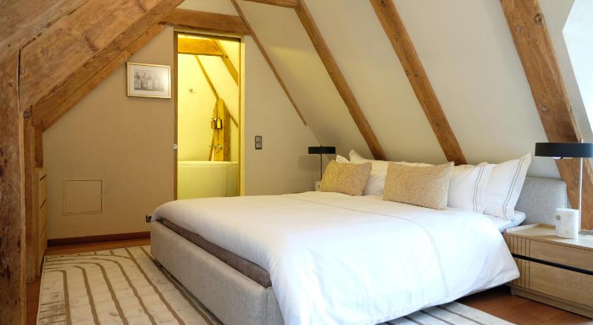Image of Suite with Spa Bath 1