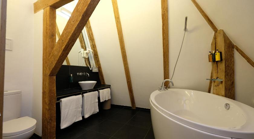 Image of Suite with Spa Bath 2
