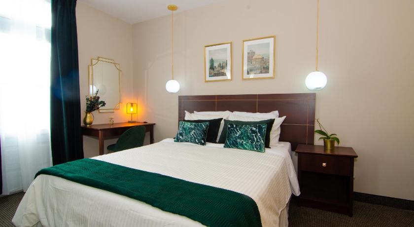 Image of Queen Room with Spa Bath 10