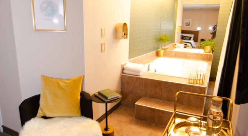 Image of Queen Room with Spa Bath 6
