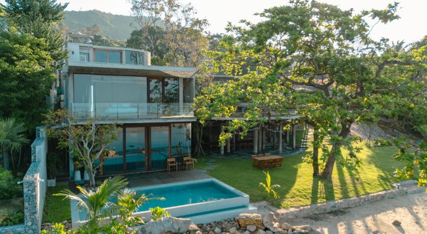 Vows Villa Beachfront - image 25