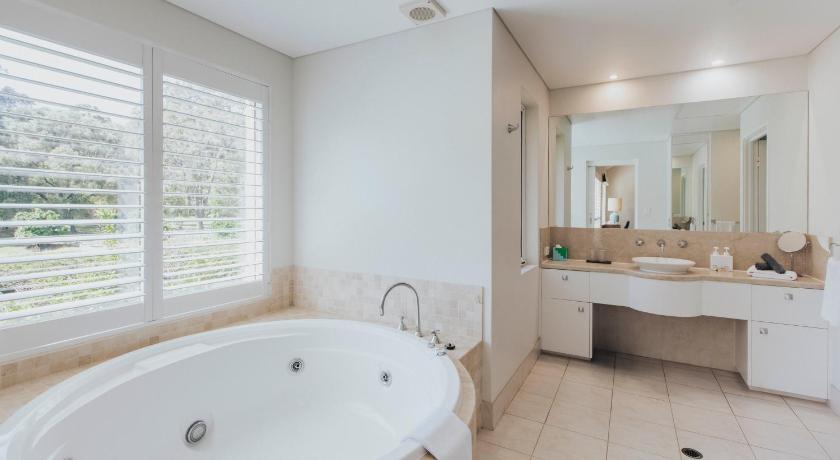 Image of Lake View Suite 6