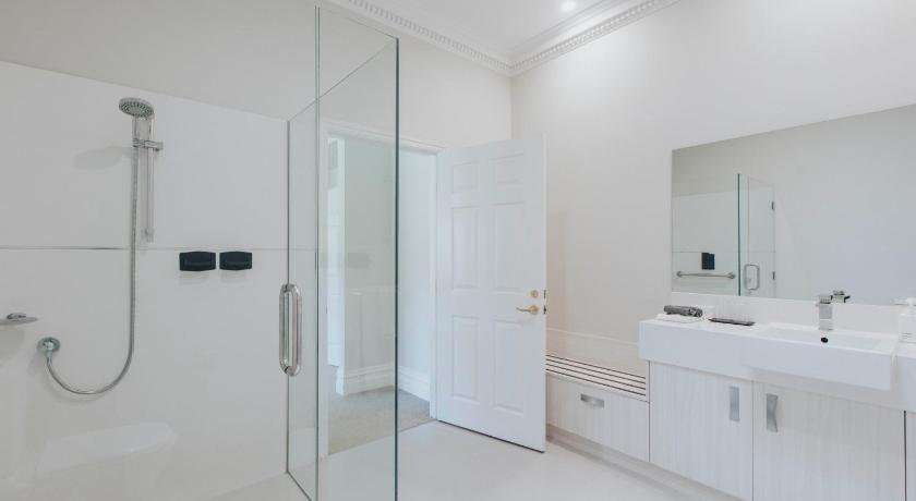 Image of Lodge King Deluxe 1