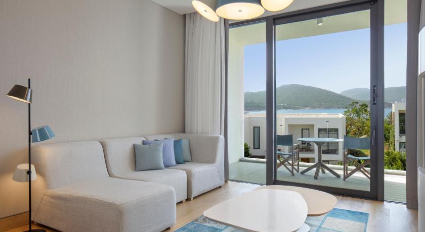 KING PREMIUM ROOM WITH BALCONY AND SEA VIEW (King Premium Room With Balcony And Sea View) Görseli 5