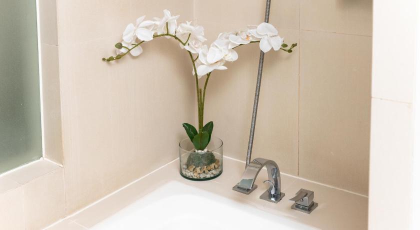 Image of Barcelona Suite without Bathtub 14