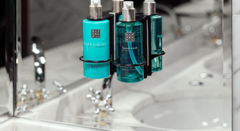 Image of Deluxe Double or Twin Room 11