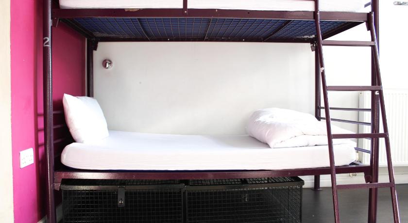 Image of Bed in 4-Bed Mixed Dorm Shared Bathroom 10