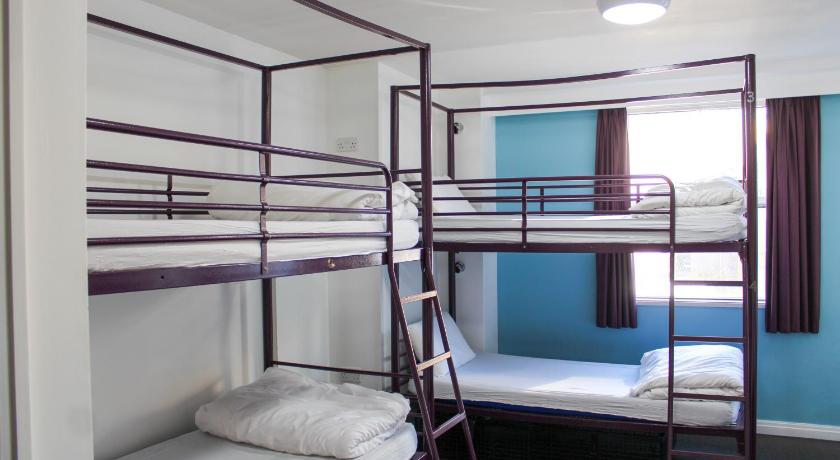 Image of Bed in 6-Bed Mixed Dorm Shared Bathroom 5