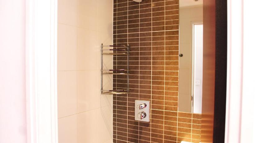 Image of Bed in 4-Bed Mixed Dorm Ensuite 15