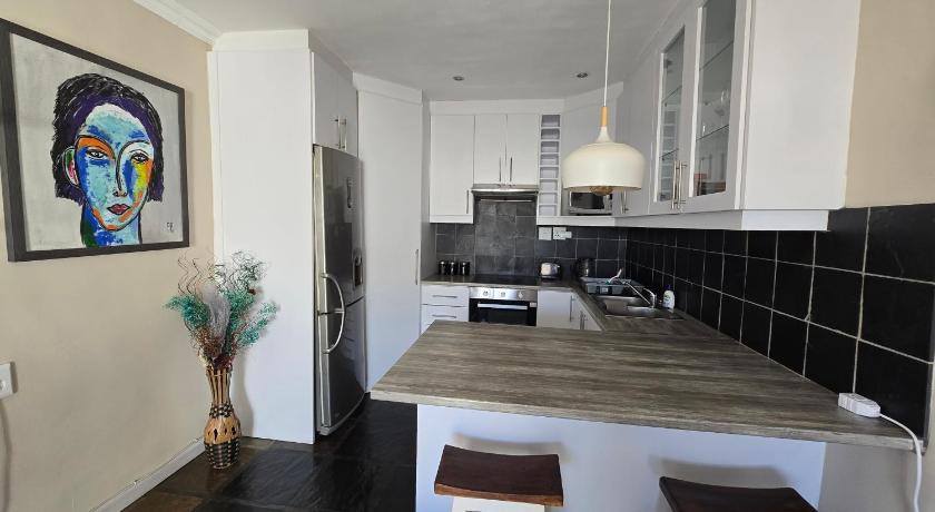 4 Linde Cres Apartment - image 3