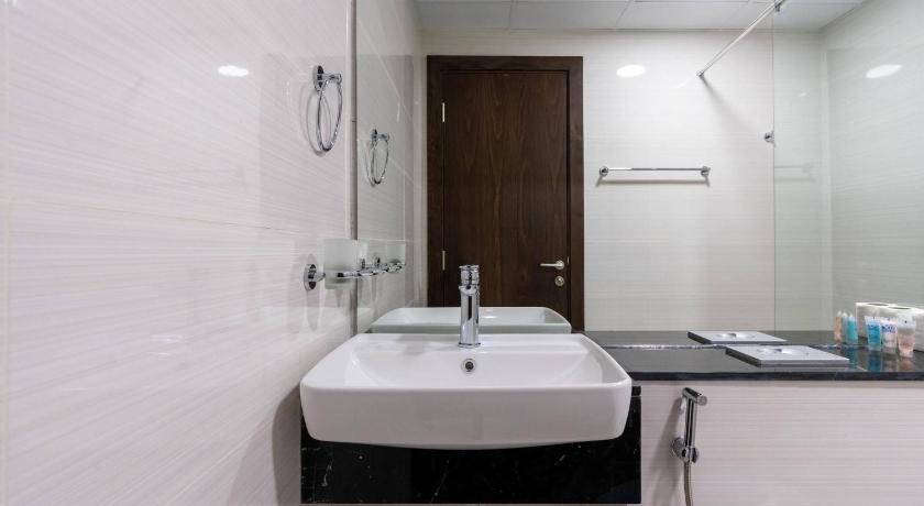 Delightful 2 Bedrooms In Jumeirah Village Circle - image 5