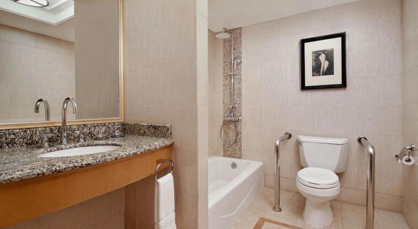 Image of Apartment Suite, Club level, 1 Bedroom Apartment, 1 King 9