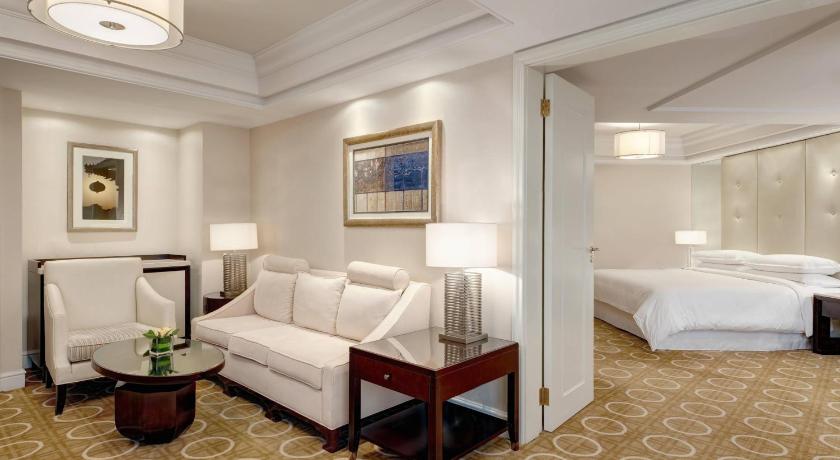 Image of Executive Suite, Club level, Executive Suite, 1 King 1
