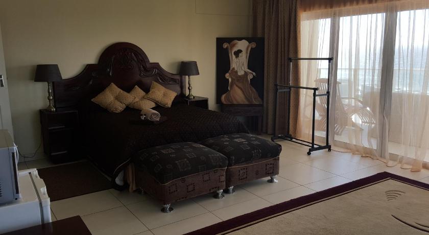 Image of Queen Suite with Spa Bath 7