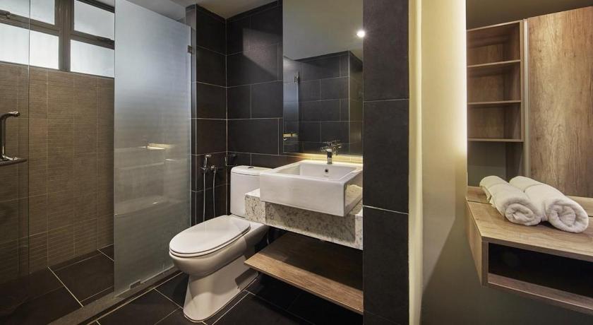 Image of One Bedroom Deluxe Suite 2