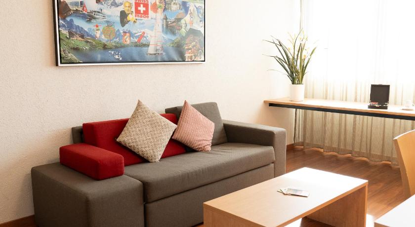 Image of Superior Family Room 6