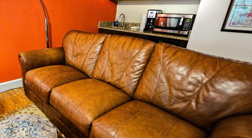 Eureka Springs Bella Paradiso 5 King Bed Studio Walk to Downtown 4-Star Accommodation suite