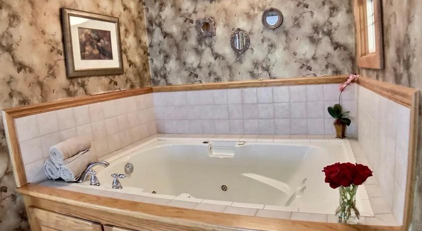 ユレカ・スプリングス Brownstone Spring Suite - Double Spa Tub Parking 4つ星 宿泊施設 外観