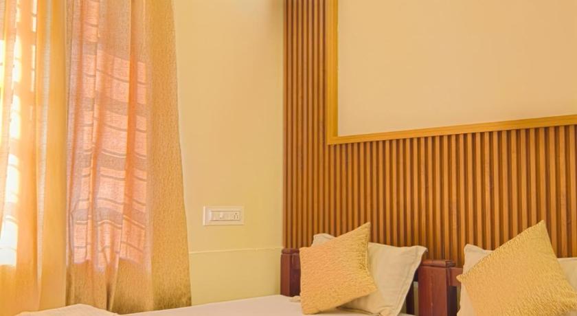 Deluxe Room (2 Adults + 1 Child)