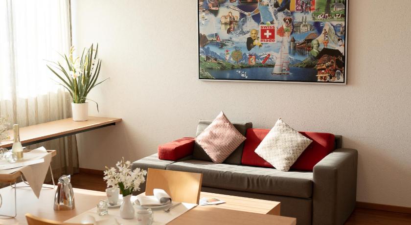 Image of Superior Family Room 7