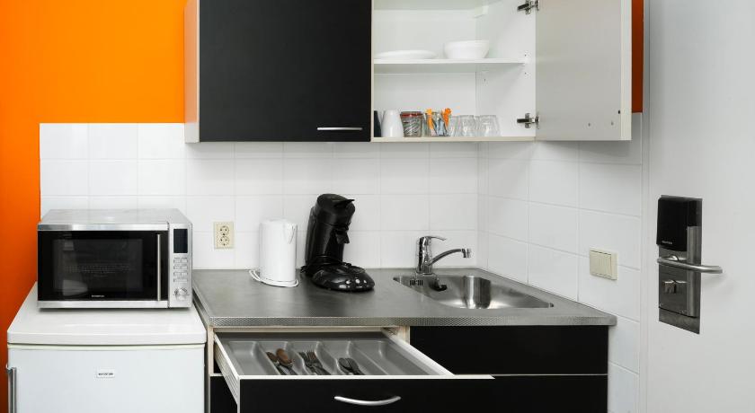 Image of Budget 4-Person Studio with Private External Bathroom 8
