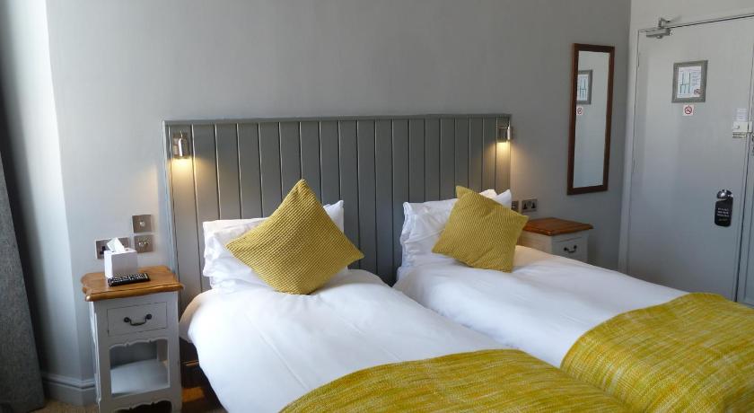 Image of Large Twin Room 6