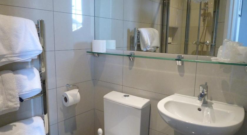 Image of Large Twin Room 13