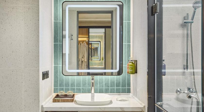 Image of Standard Twin Room - Lounge Access 2