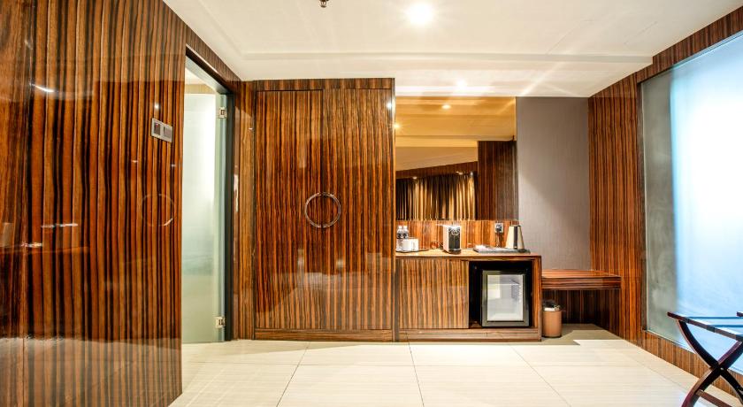 Image of Studio Suite 8