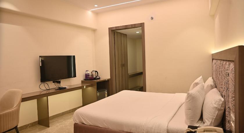 Image of Deluxe Room 8
