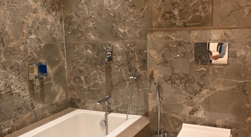 Image of Executive Suite Room 16