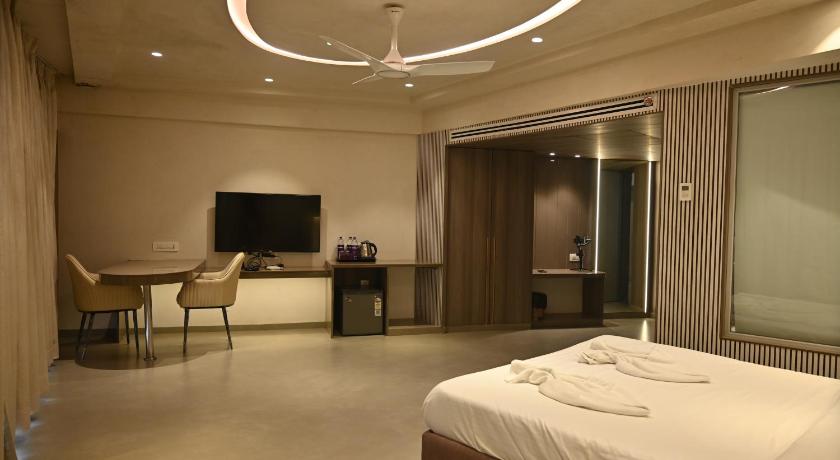 Image of Executive Suite Room 8