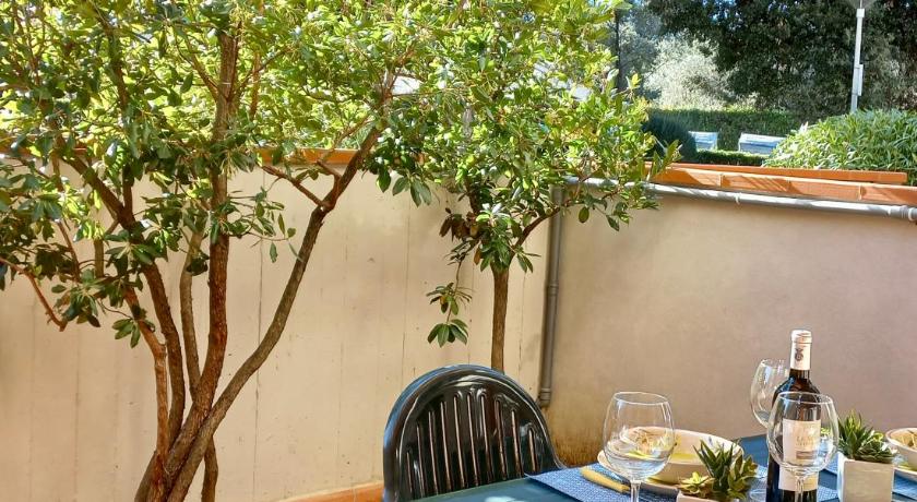 Two-room apartment near the beach with outdoor space 12-69