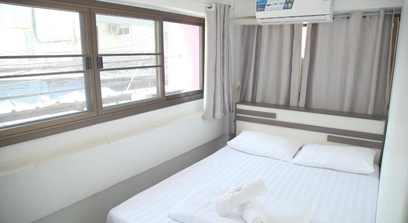 Image of Queen Bedroom 0