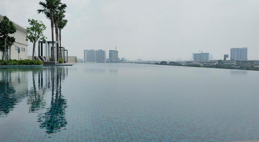 Sunsuria Forum Modern Suites Setia Alam - image 3
