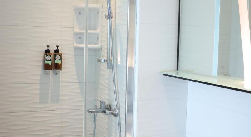 Image of Superior Twin Room with Sea View 2