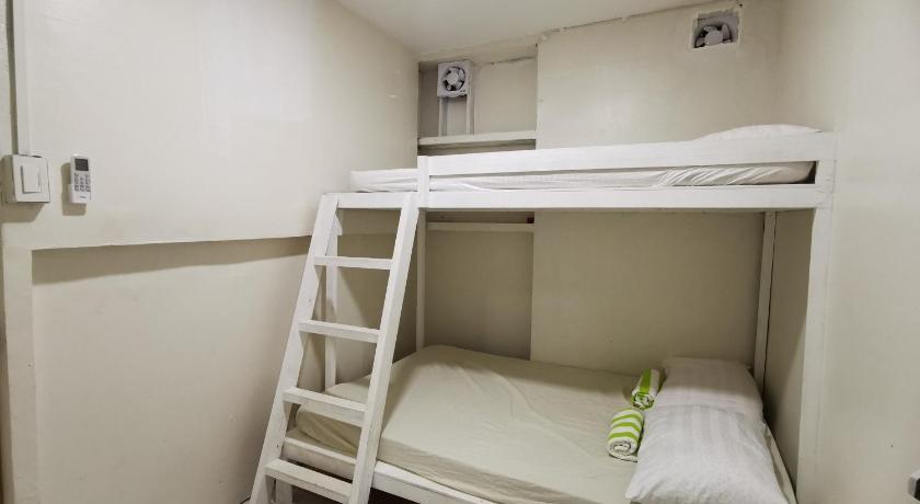 Cebu Resorts Side Hostel 4-Star Hotel suite