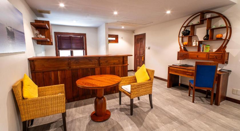 Image de Suite avec Vue sur le Jardin (Garden View Suite) 11