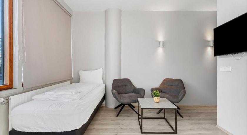 Image of Studio for 3 People 17